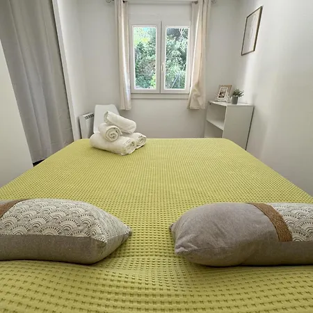 L'auguiere Est, Maisonnette Sans Vis-a-vis Et Au Calme Avec Vue Sur Les Vignes