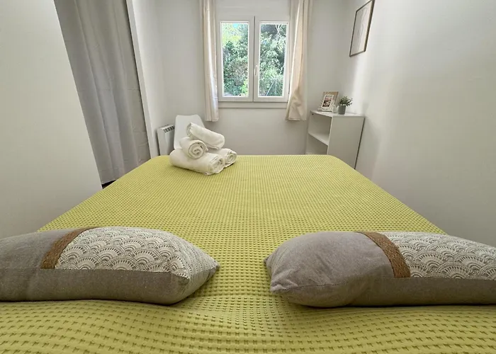 L'auguiere Est, Maisonnette Sans Vis-a-vis Et Au Calme Avec Vue Sur Les Vignes